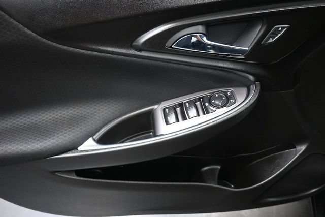 Used 2017 Chevrolet Malibu LT FWD image 13