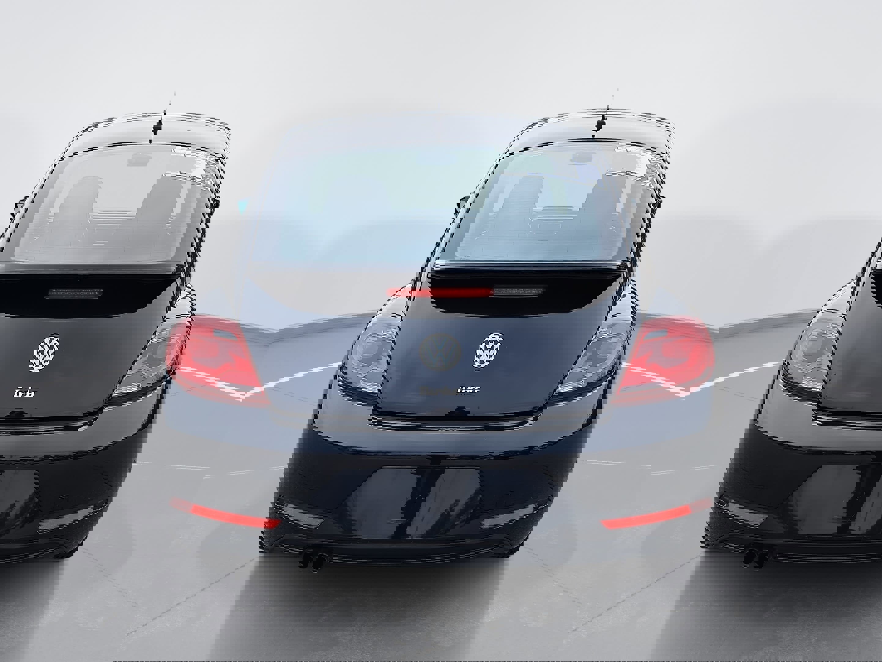 Used 2018 Volkswagen Beetle 2.0T S image 4