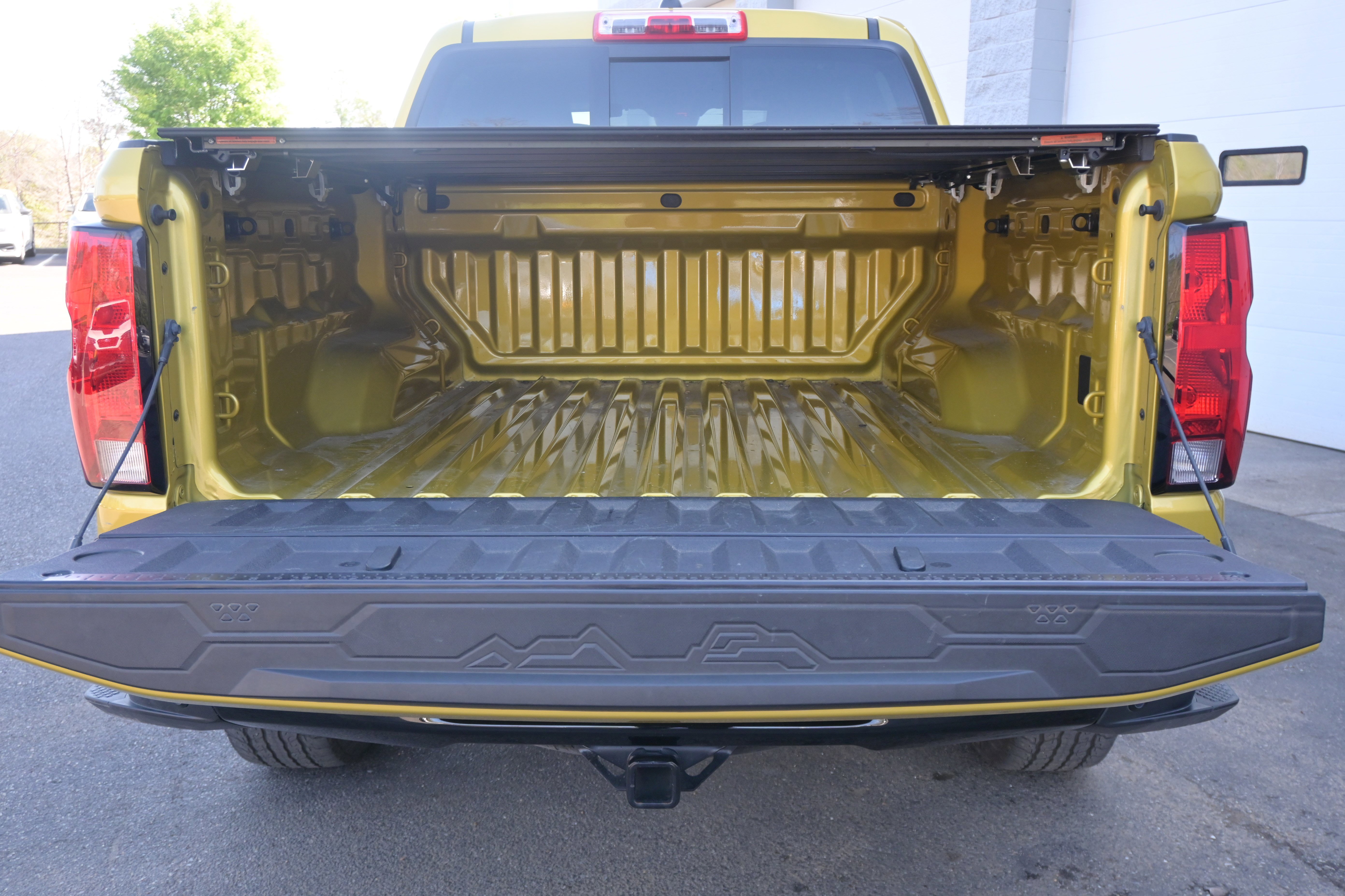 Used 2023 Chevrolet Colorado Trail Boss w/ Technology Package AWD/4WD image 34