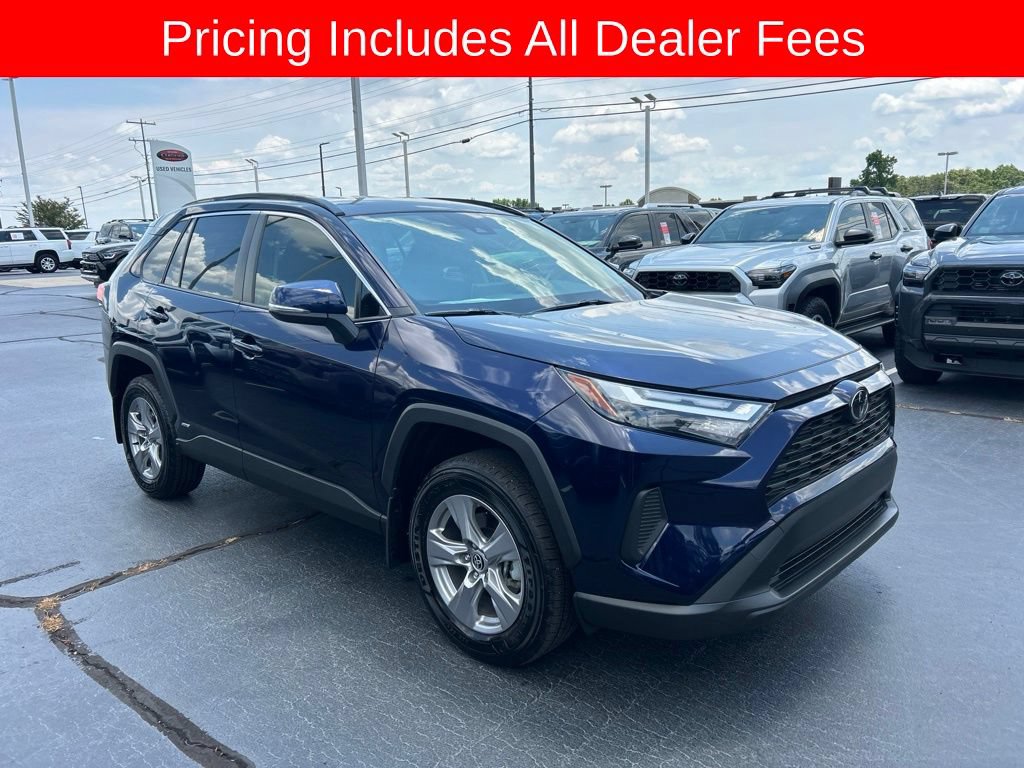 Used 2025 Toyota RAV4 XLE AWD/4WD image 21