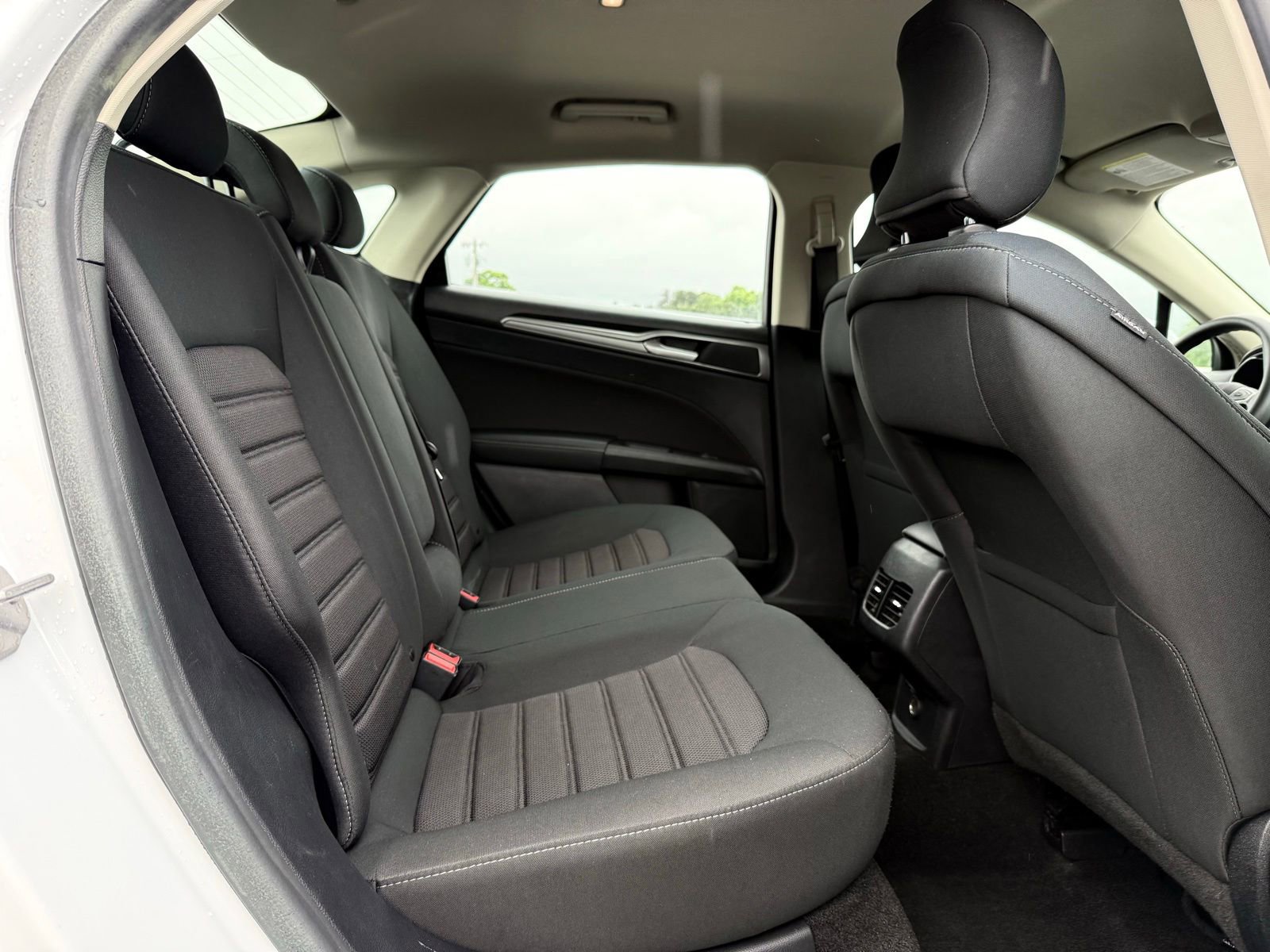 Used 2019 Ford Fusion SE FWD image 17