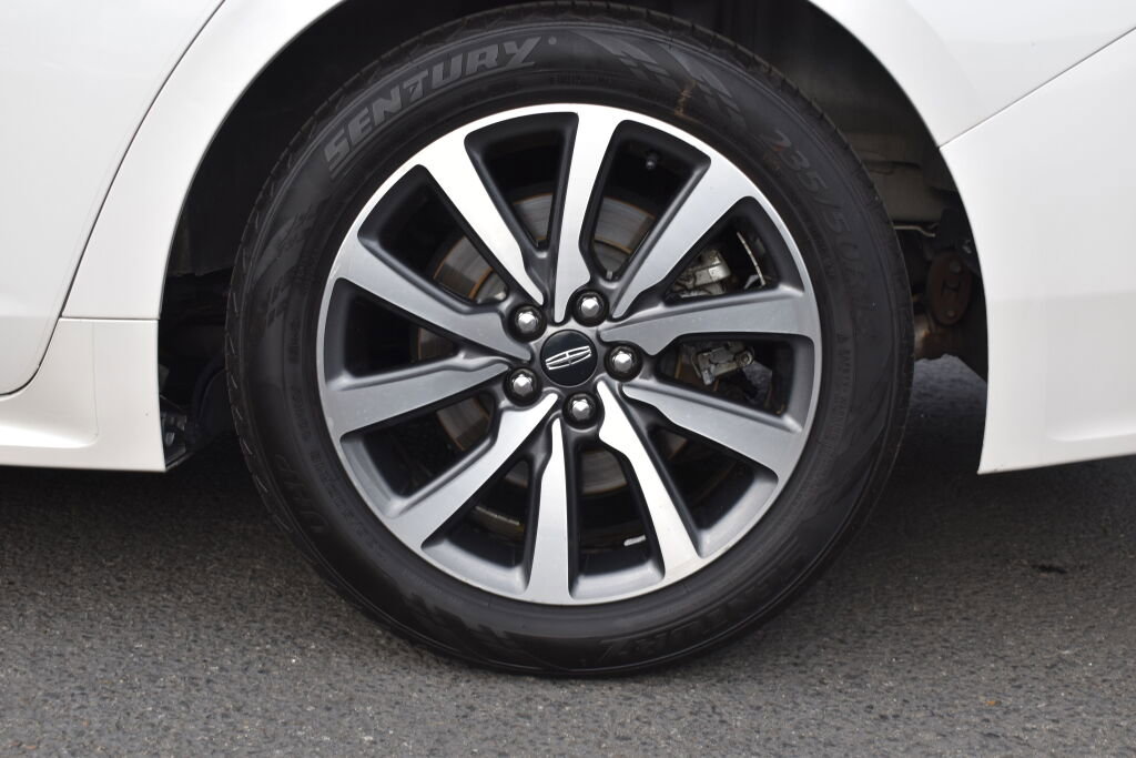 Used 2017 Lincoln Continental Premiere image 13