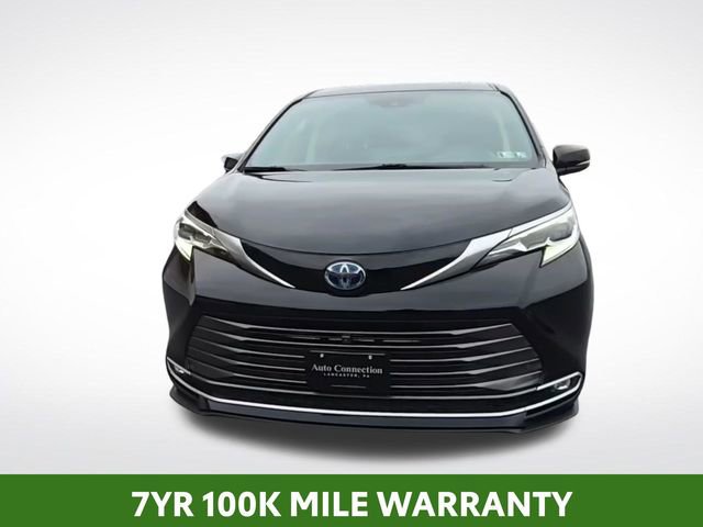 Used 2022 Toyota Sienna Platinum image 2