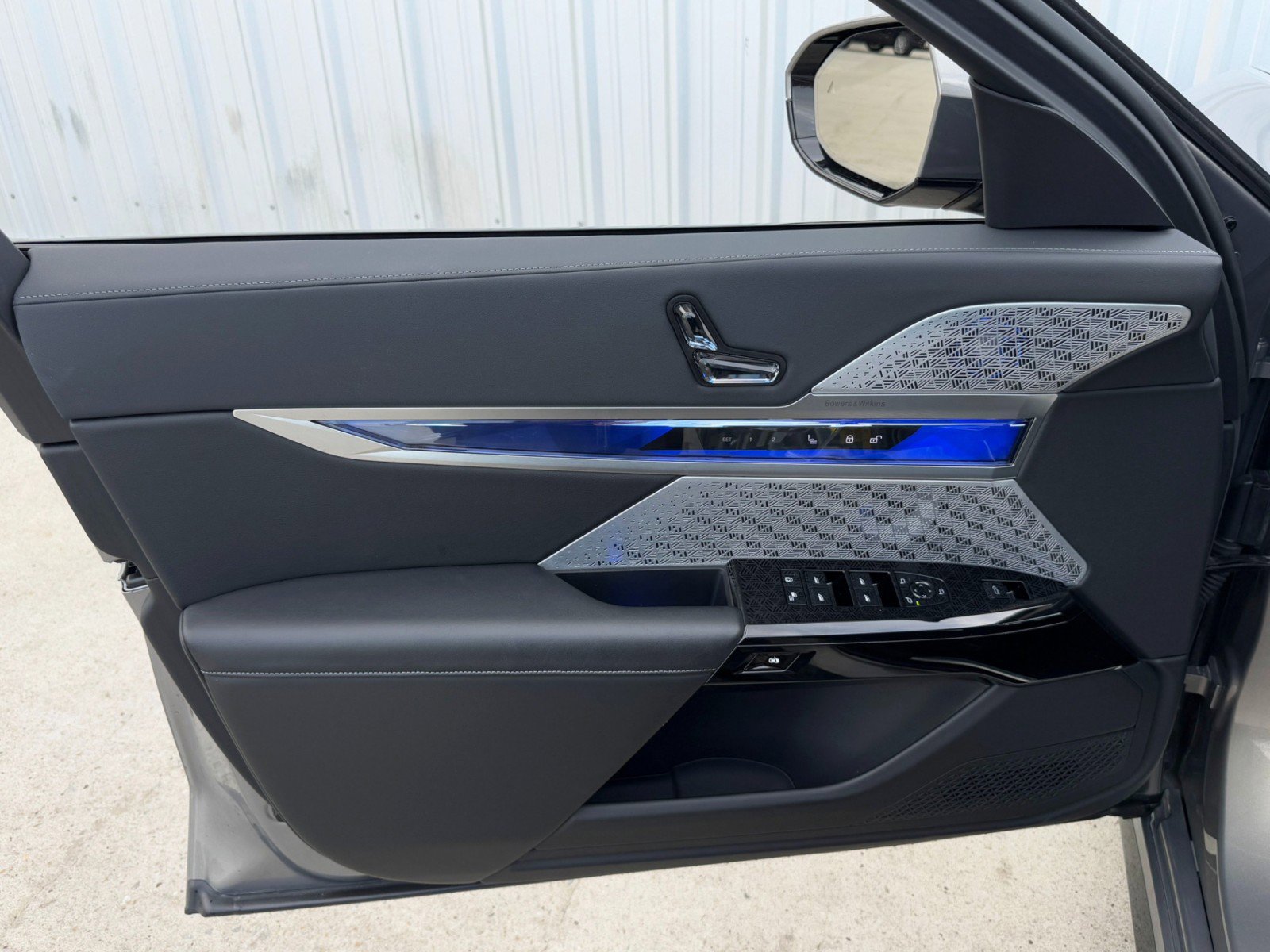 Used 2023 BMW i7 xDrive60 image 54