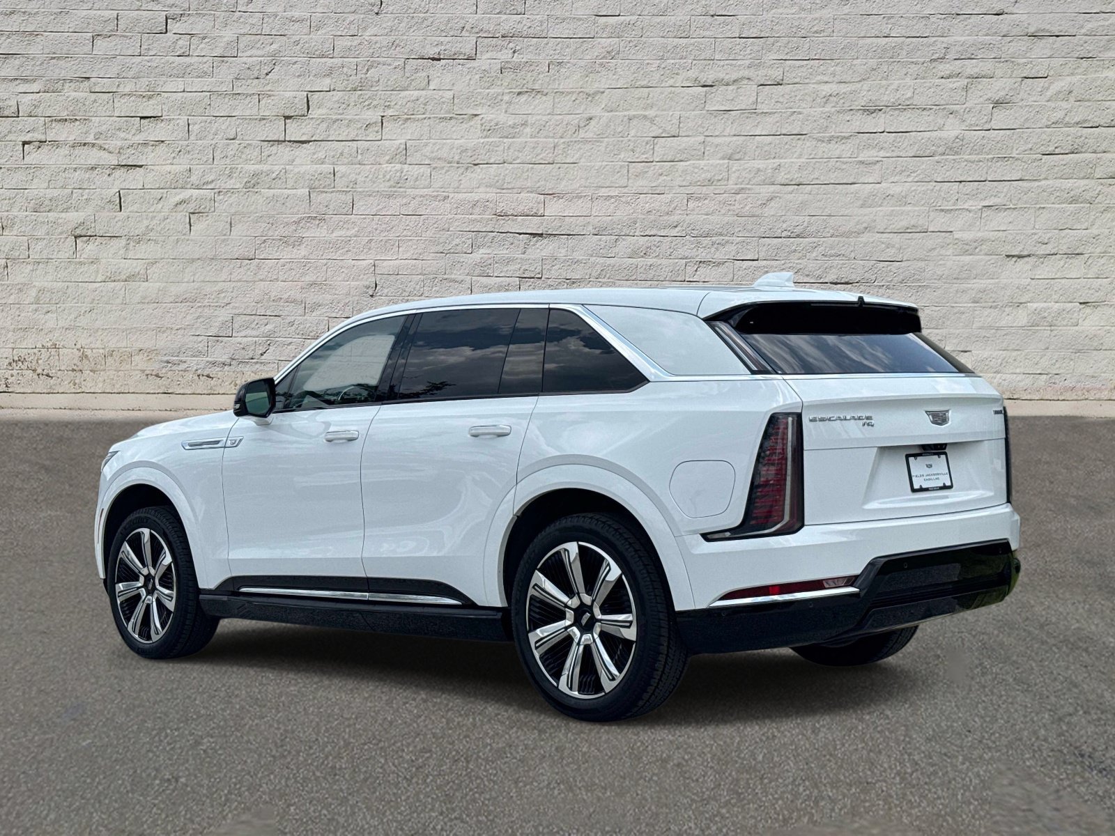 Certified 2025 Cadillac Escalade IQ Luxury 2 w/ LPO, Premium Carpet Package AWD/4WD image 3