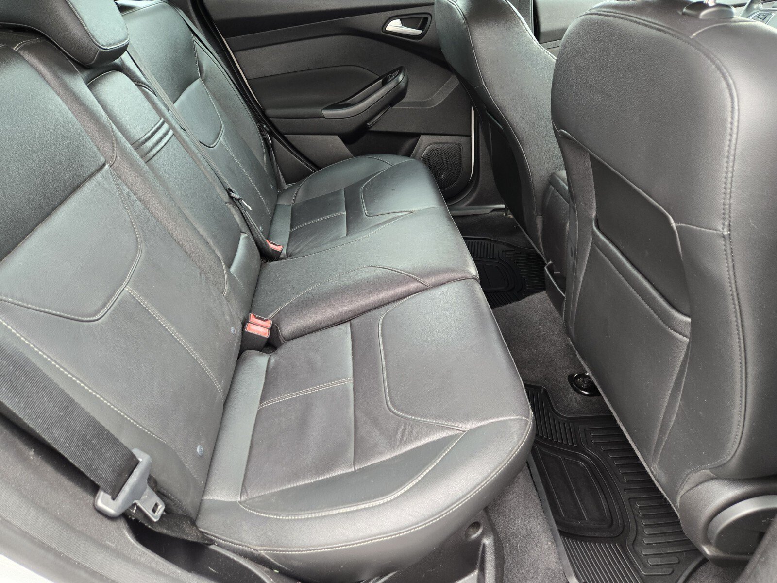 Used 2015 Ford Focus Titanium w/ Titanium Cold Weather Package FWD image 11