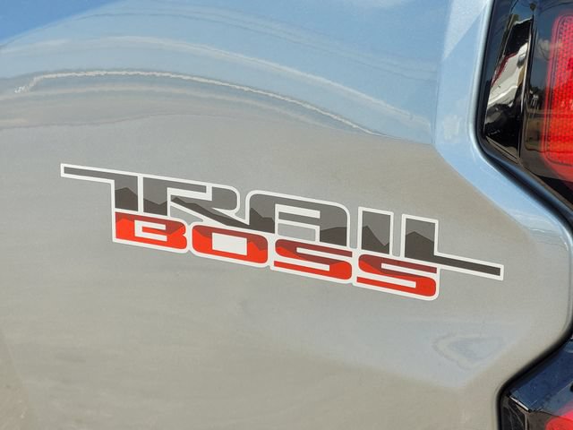 Used 2025 Chevrolet Colorado Trail Boss AWD/4WD image 8