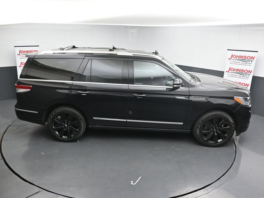Used 2022 Lincoln Navigator Reserve AWD/4WD image 17