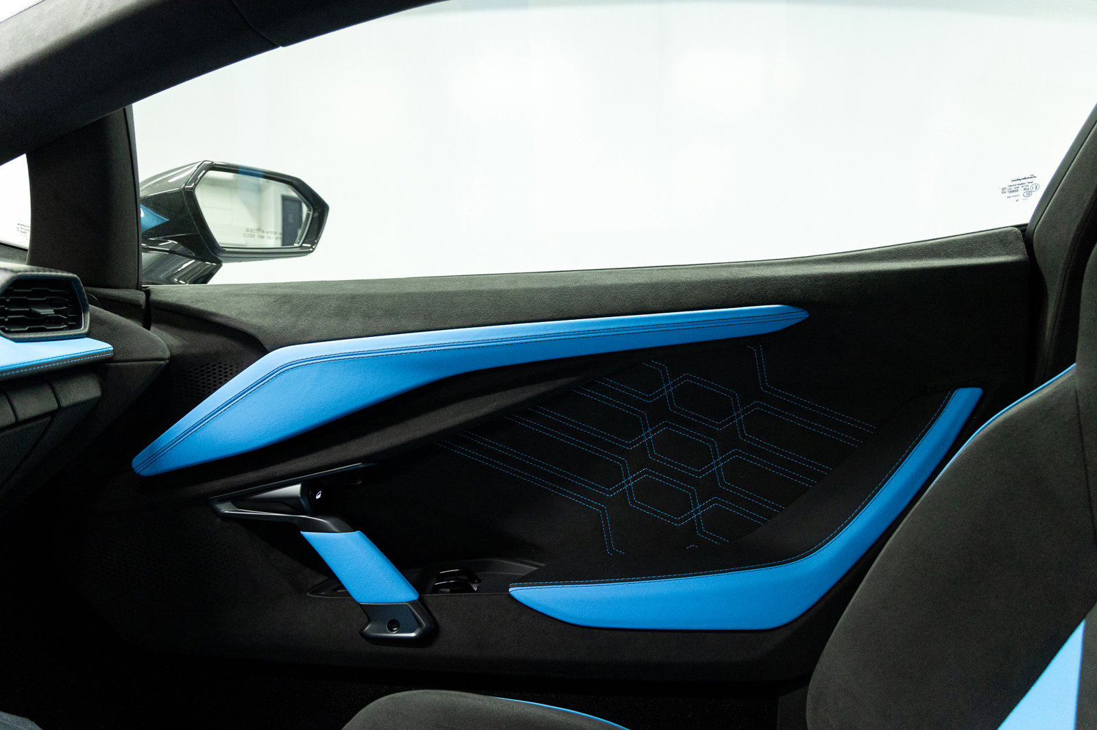 Used 2025 Lamborghini Revuelto image 39