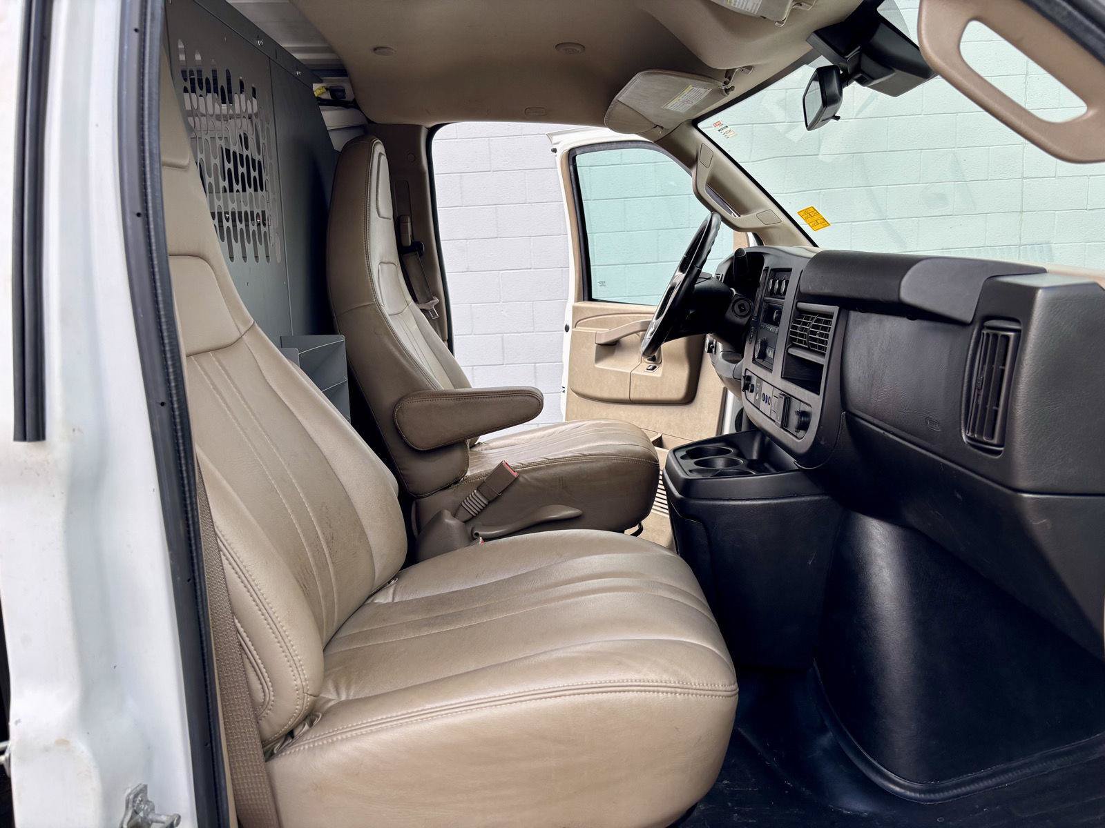 Used 2021 Chevrolet Express 3500 w/ Driver Convenience Package RWD image 7