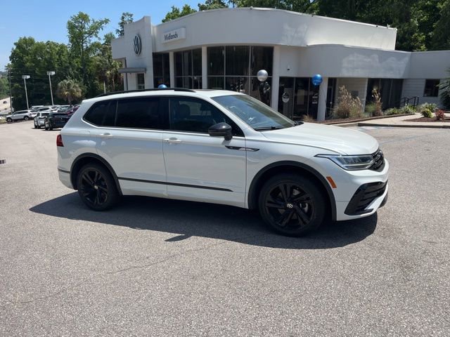 Used 2024 Volkswagen Tiguan SE R-Line image 2