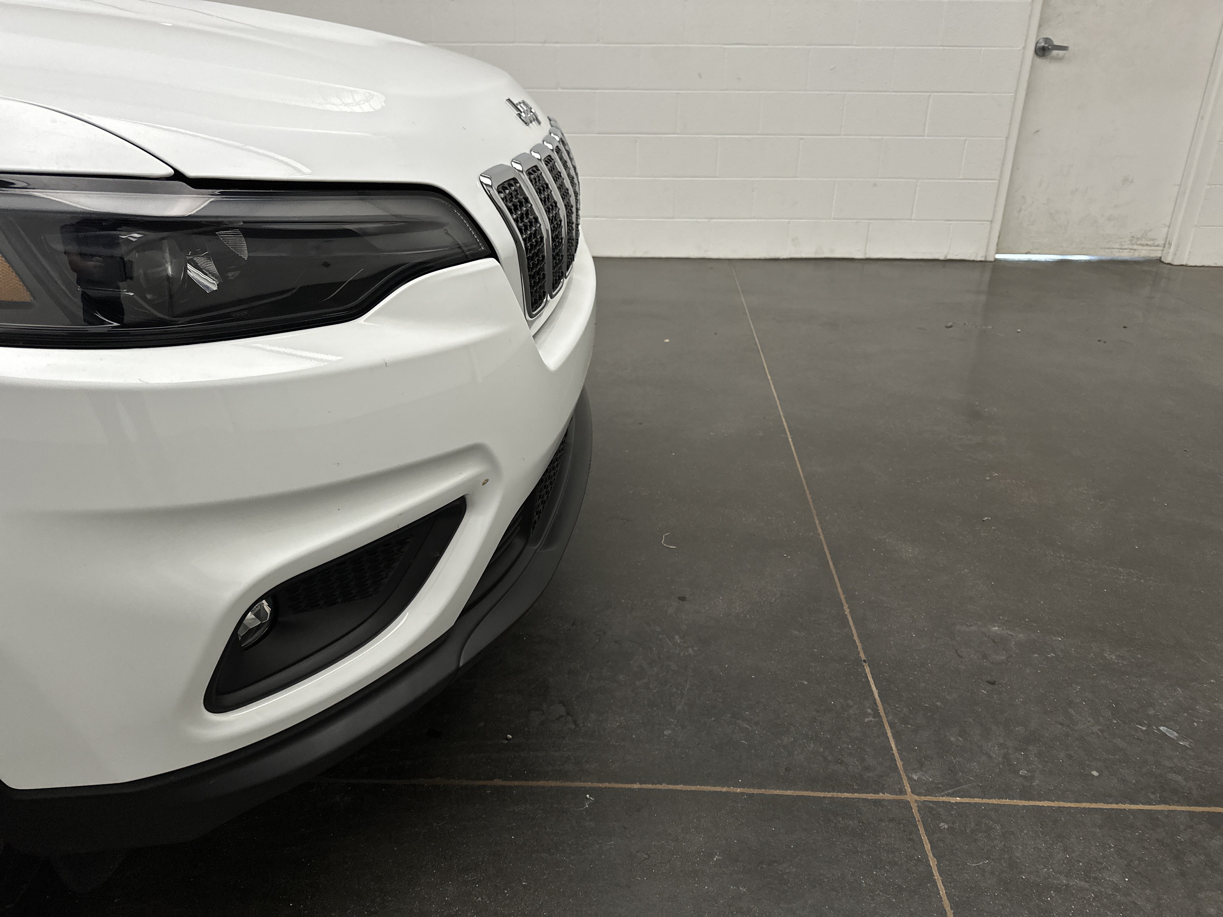 Used 2021 Jeep Cherokee Latitude Lux w/ Sun & Sound Group AWD/4WD image 2