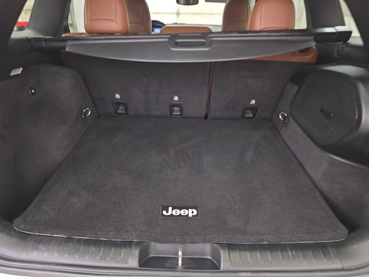 Used 2019 Jeep Cherokee Overland w/ Technology Group image 35