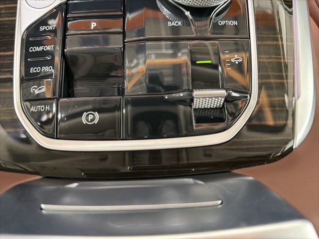 Used 2025 BMW X7 xDrive40i w/ Parking Assistance Package image 44