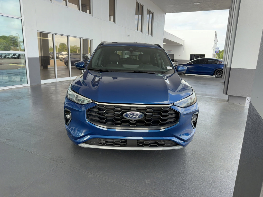 Certified 2023 Ford Escape ST-Line Elite image 3