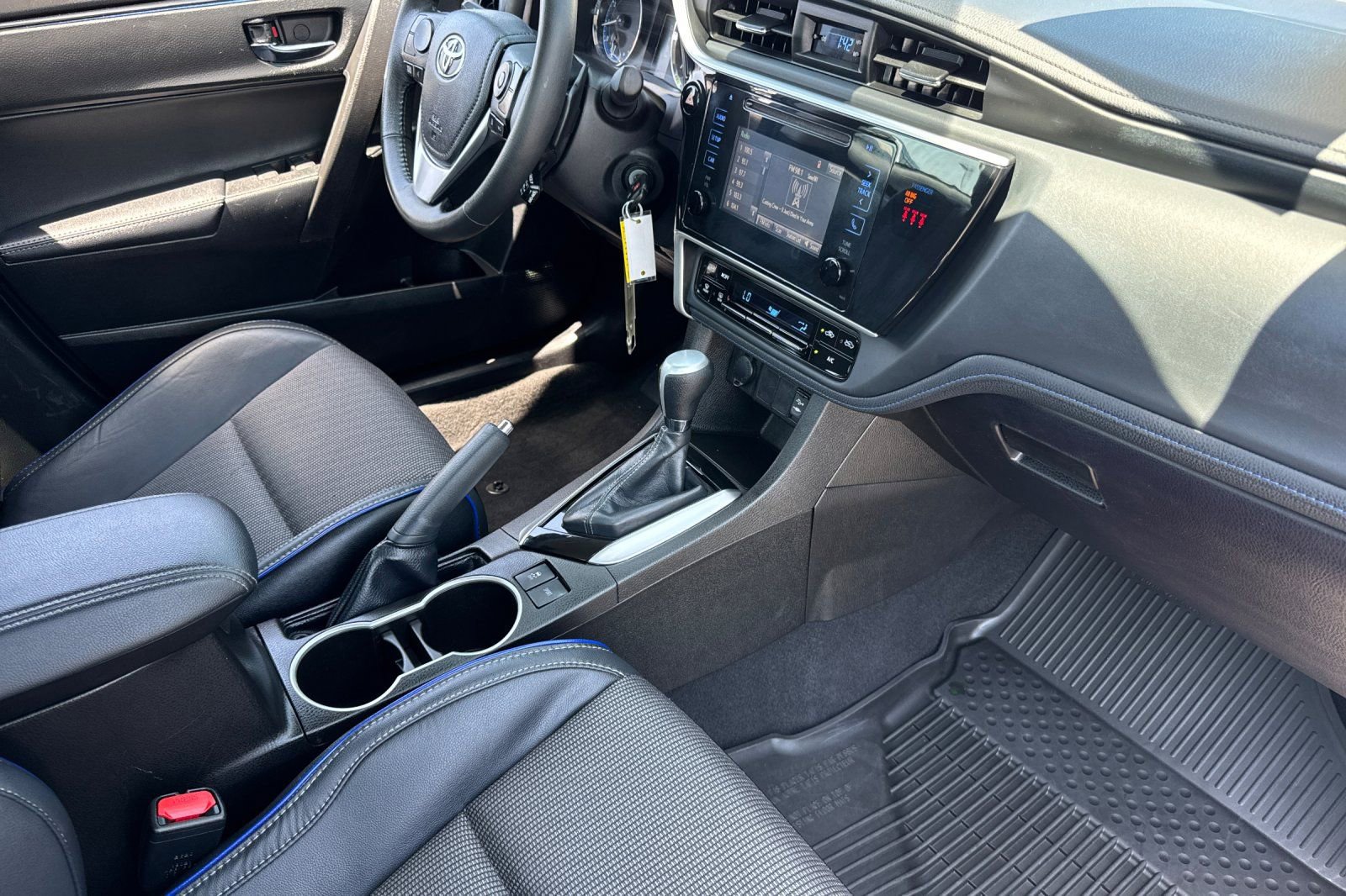 Used 2018 Toyota Corolla SE FWD image 15
