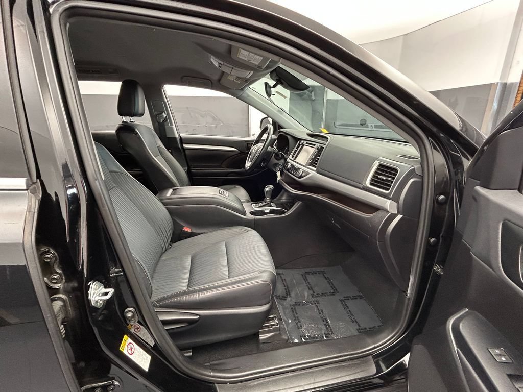 Used 2019 Toyota Highlander Plus FWD image 13