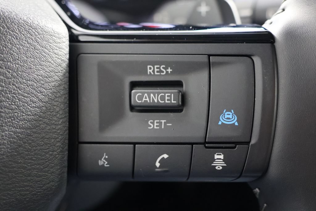 Used 2025 Nissan Rogue SL FWD image 12