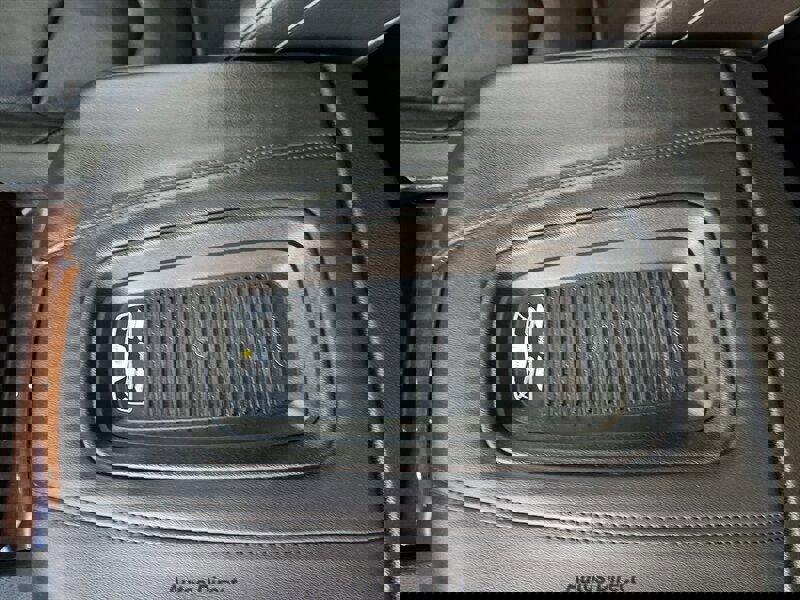 Used 2015 Cadillac Escalade Luxury AWD/4WD image 32