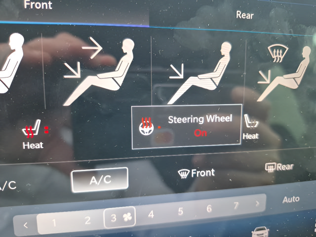 Used 2024 Chrysler Pacifica Touring-L FWD image 15