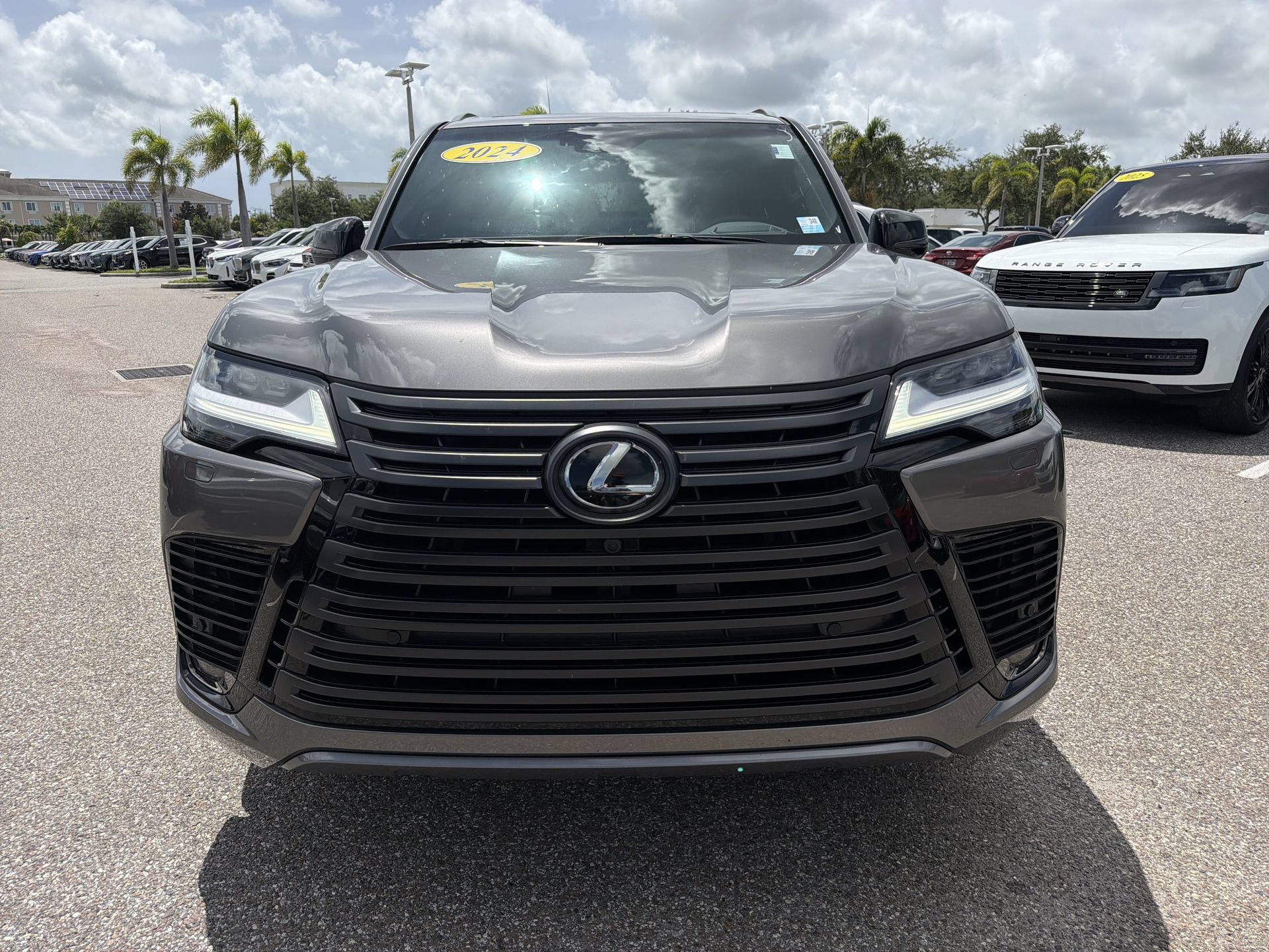 Used 2024 Lexus LX 600 4WD w/ Appearance Package image 2