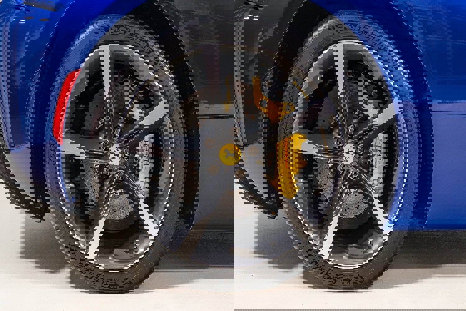 Used 2022 Ferrari SF90 Spider image 25