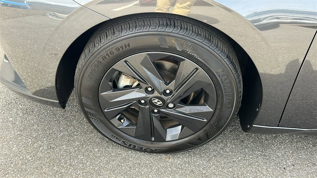 Used 2023 Hyundai Elantra SEL image 9