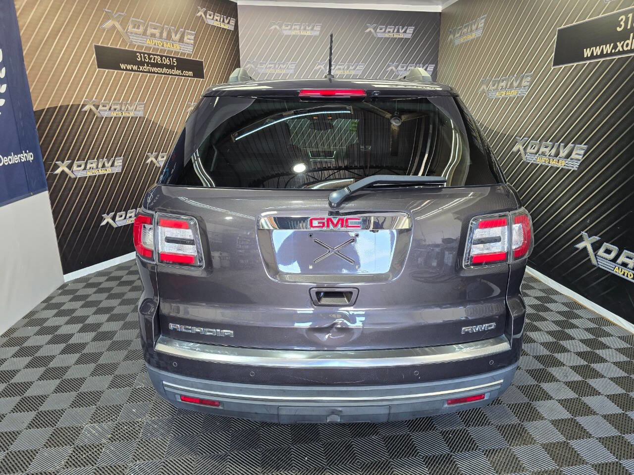 Used 2015 GMC Acadia SLT image 11