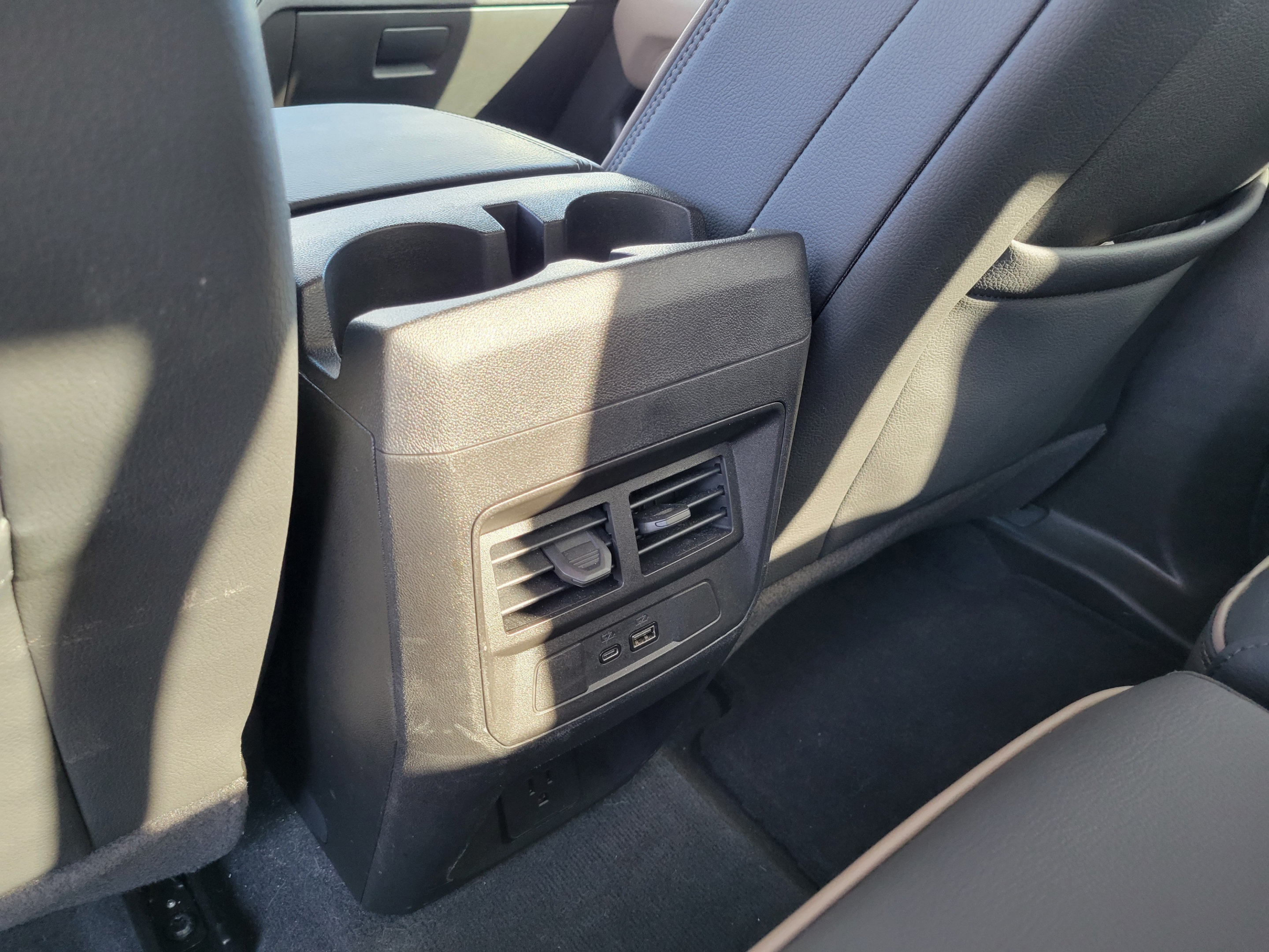 Used 2024 GMC Canyon Denali AWD/4WD image 11