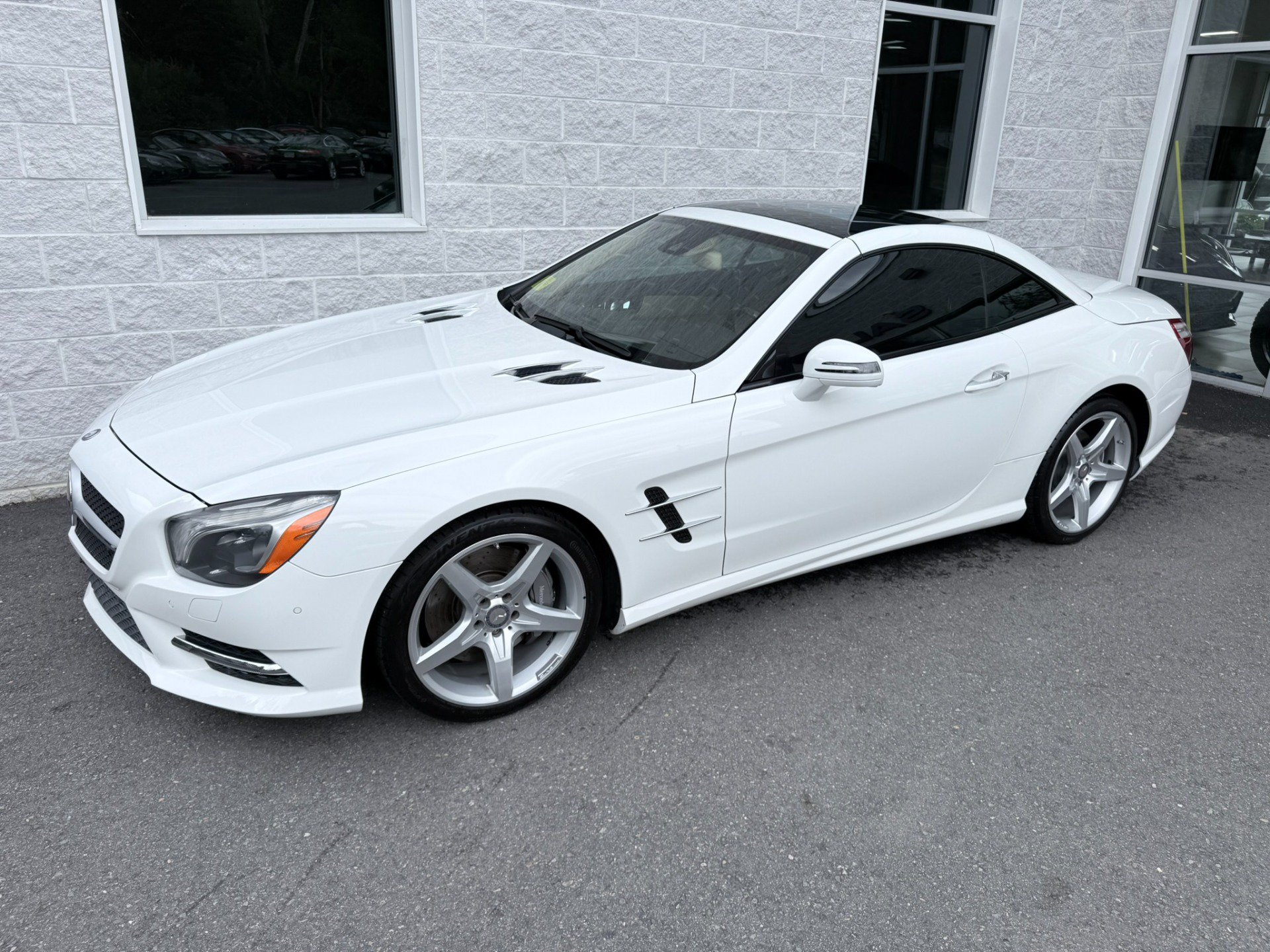 Used 2015 Mercedes-Benz SL 550 image 3