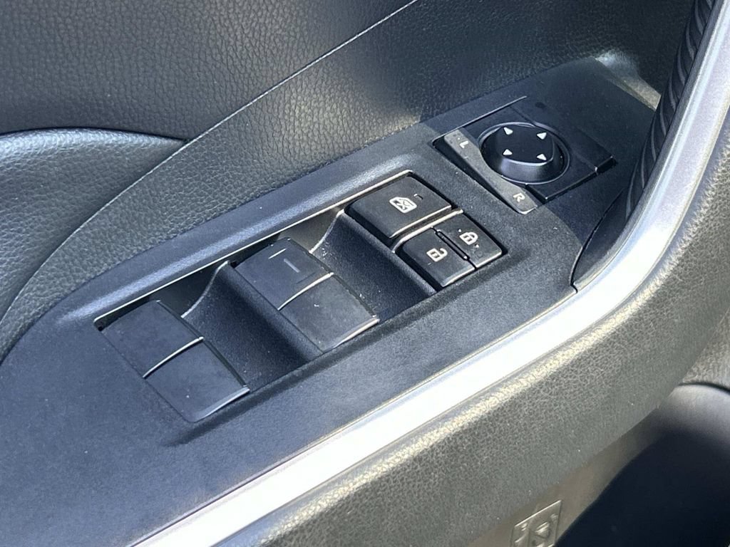 Used 2021 Toyota RAV4 XLE w/ Convenience Package FWD image 23