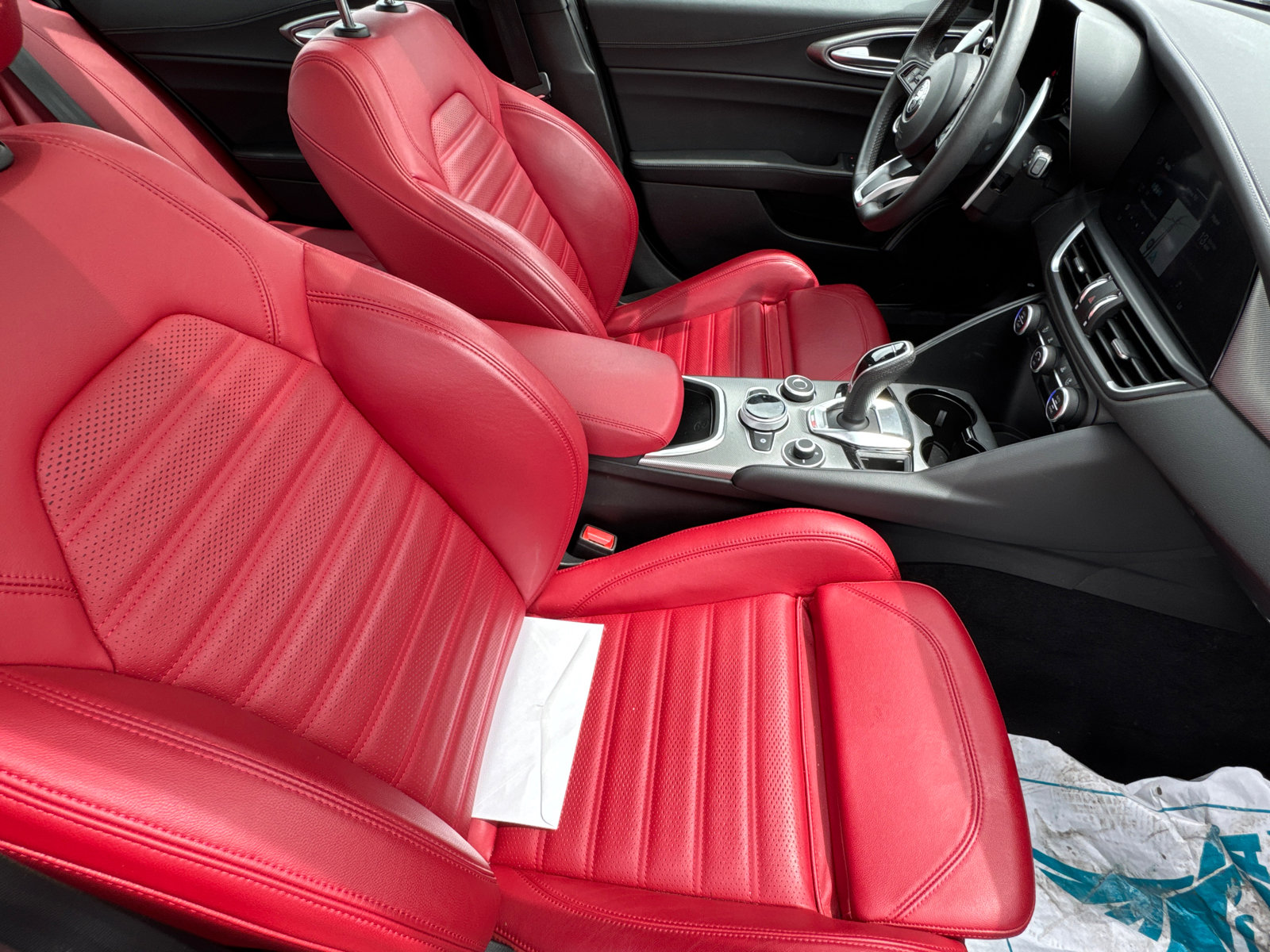 Used 2024 Alfa Romeo Giulia Veloce AWD/4WD image 16