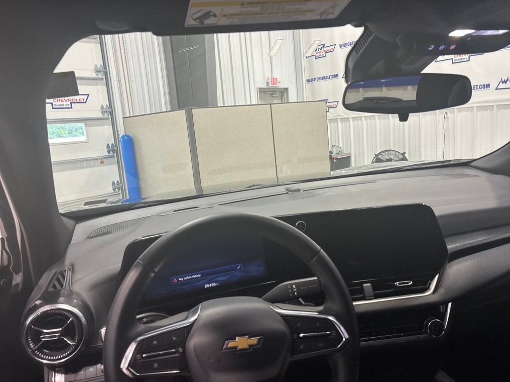 Used 2026 Chevrolet Equinox LT AWD/4WD image 2