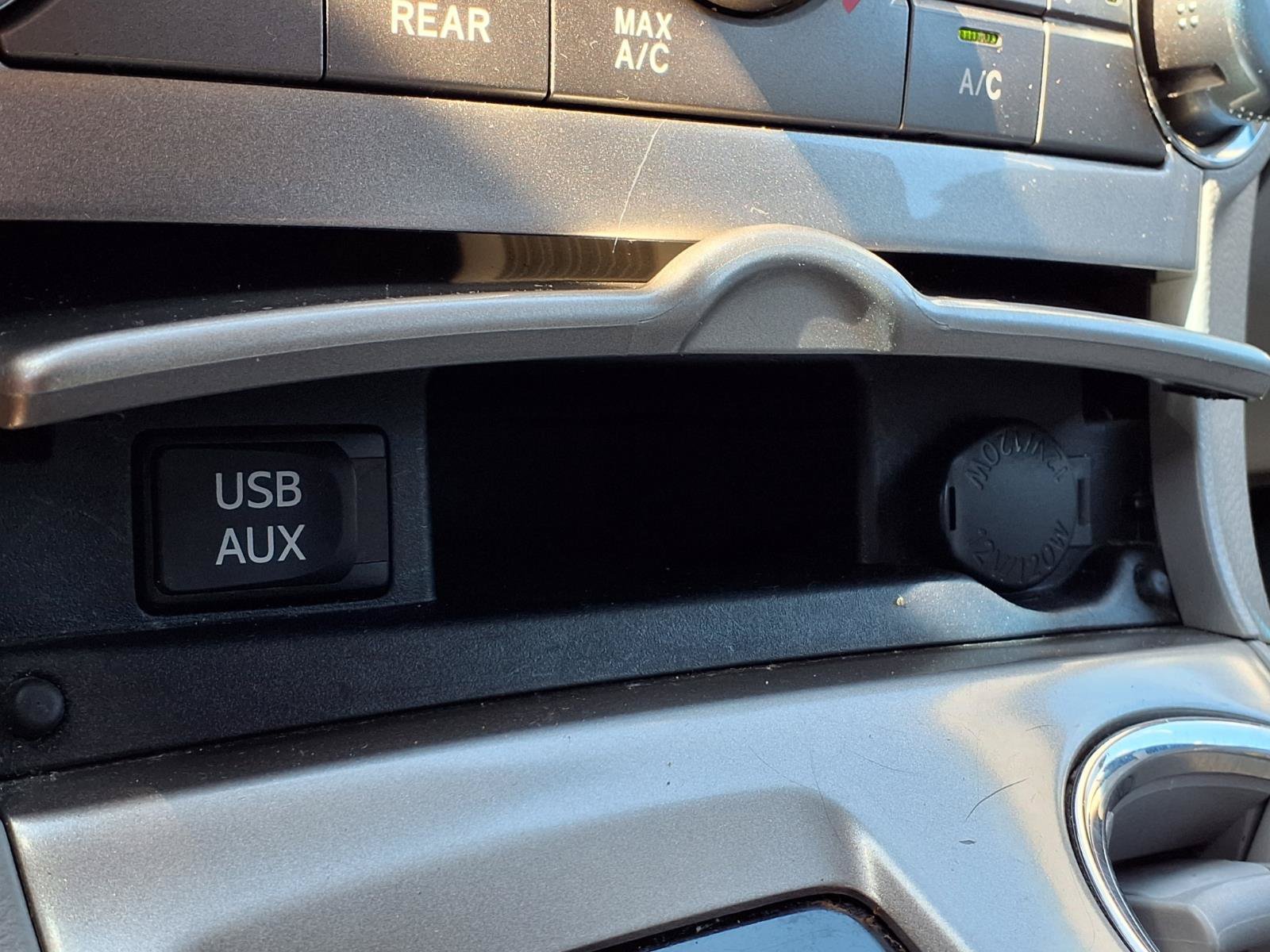 Used 2013 Toyota Highlander FWD w/ Cold Weather Pkg image 24