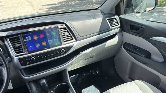 Used 2017 Toyota Highlander LE FWD image 15