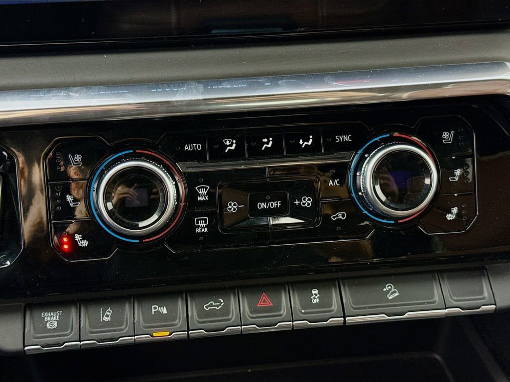 Used 2024 GMC Sierra 2500 Denali Ultimate image 18