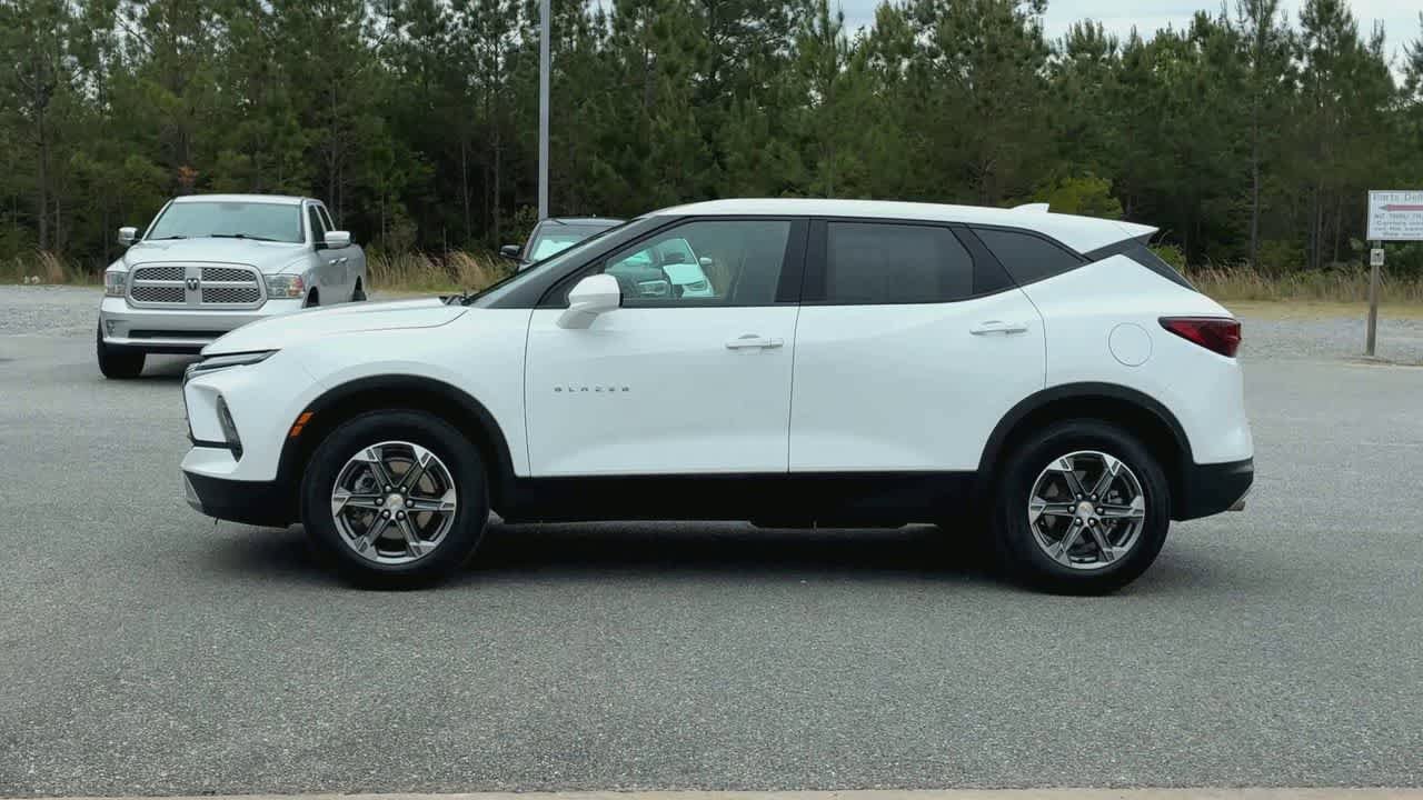 Used 2025 Chevrolet Blazer LT FWD image 5