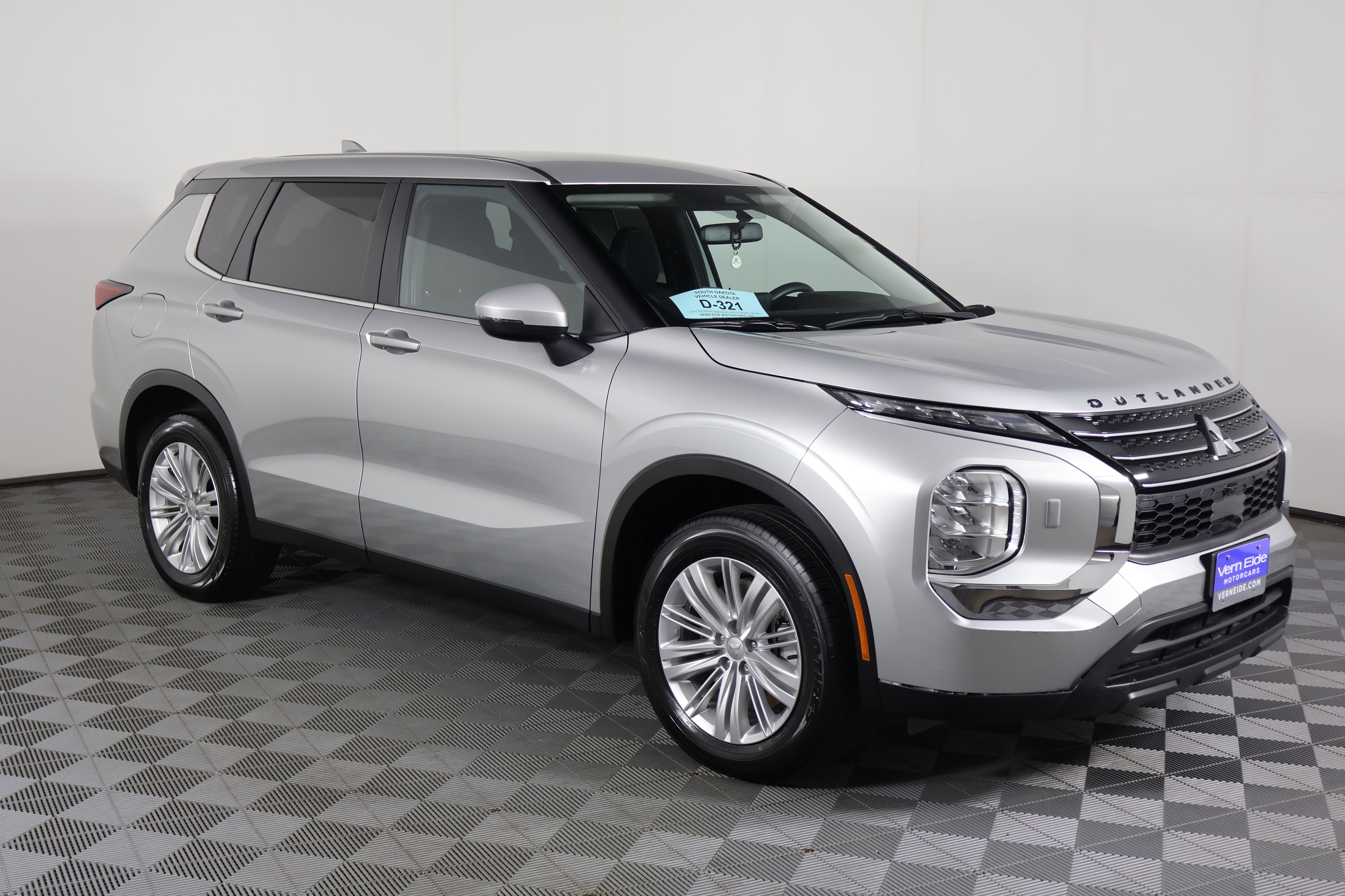 Used 2024 Mitsubishi Outlander ES image 4