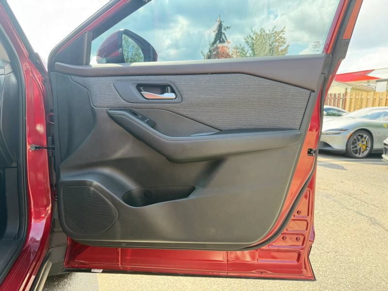 Used 2023 Nissan Rogue SV AWD/4WD image 28
