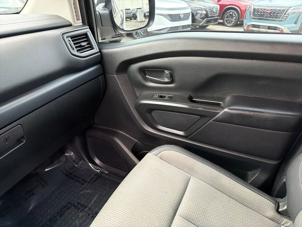 Used 2021 Nissan Titan S image 27