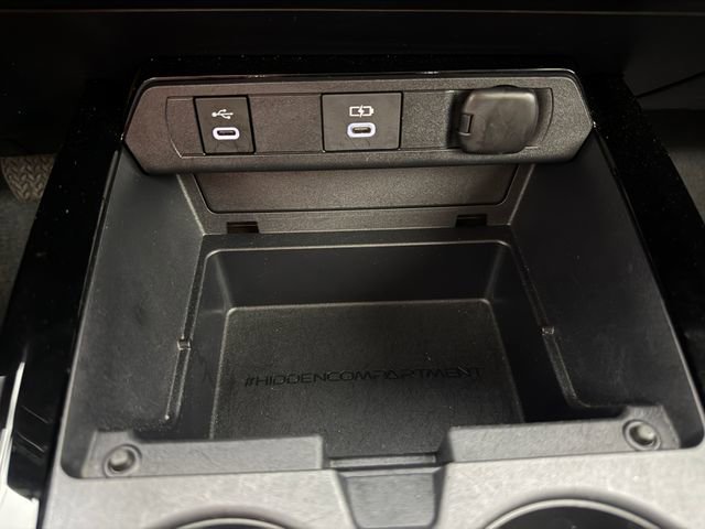 Used 2025 Toyota Prius LE FWD image 19