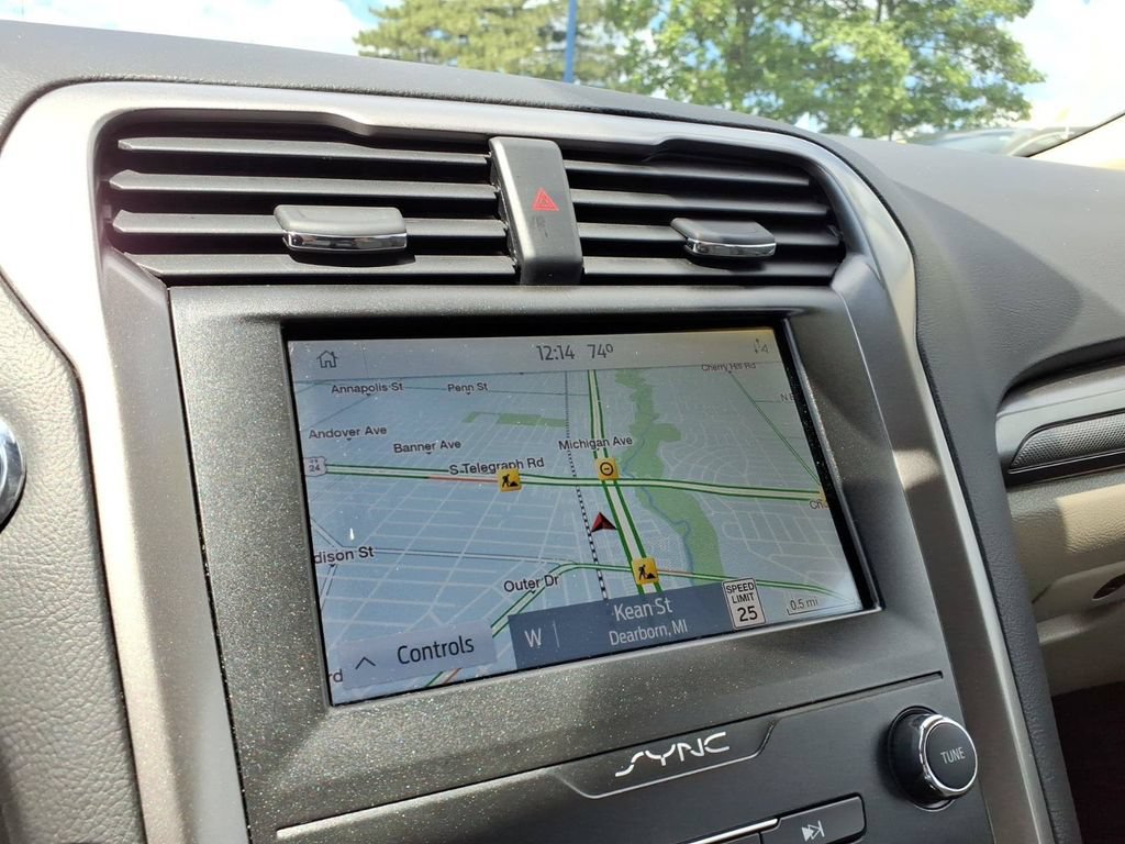 Certified 2020 Ford Fusion SE FWD image 19
