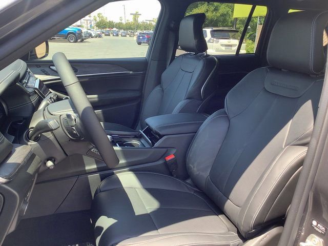 New 2023 Jeep Grand Cherokee Overland w/ Luxury Tech Group IV AWD/4WD image 8