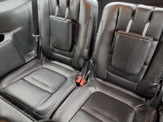 Used 2018 Ford Explorer XLT w/ Equipment Group 202A FWD image 8