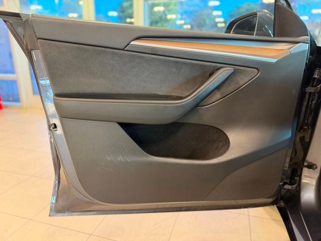 Used 2023 Tesla Model Y Performance AWD/4WD image 18