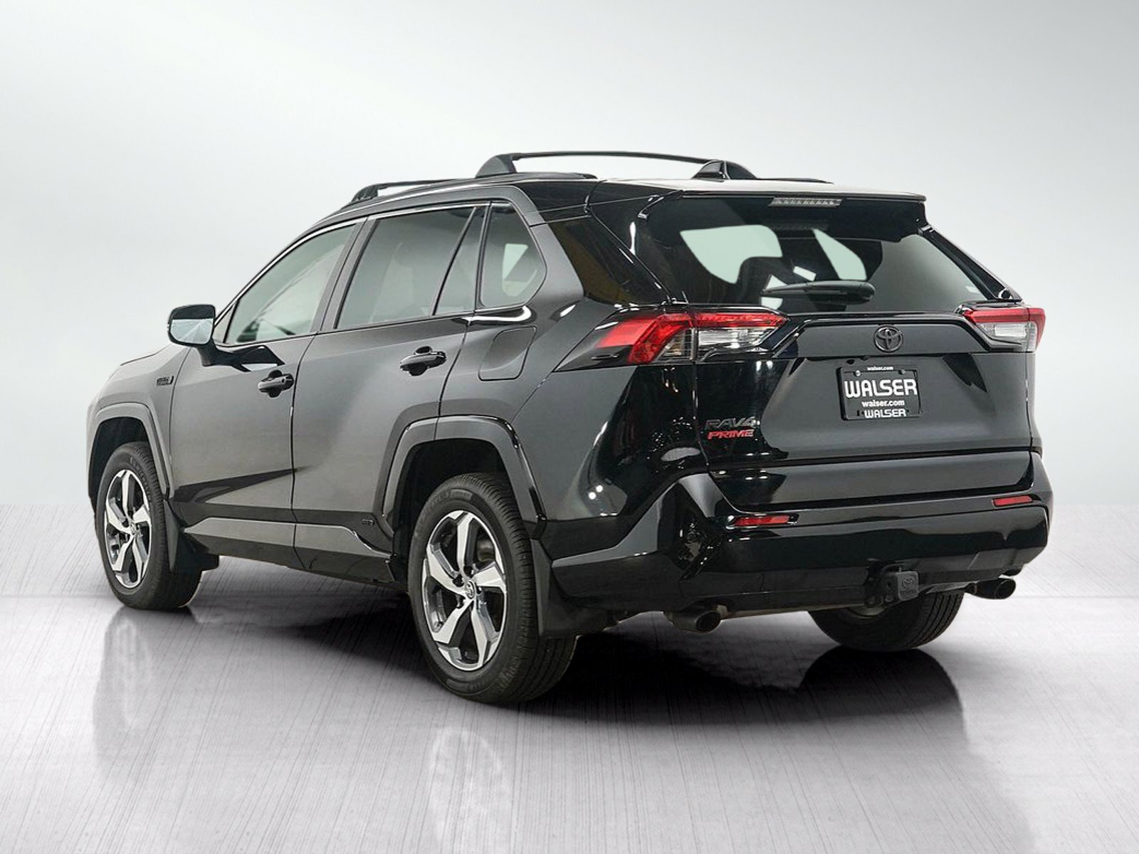 Used 2021 Toyota RAV4 SE w/ Weather & Moonroof Package AWD/4WD image 3