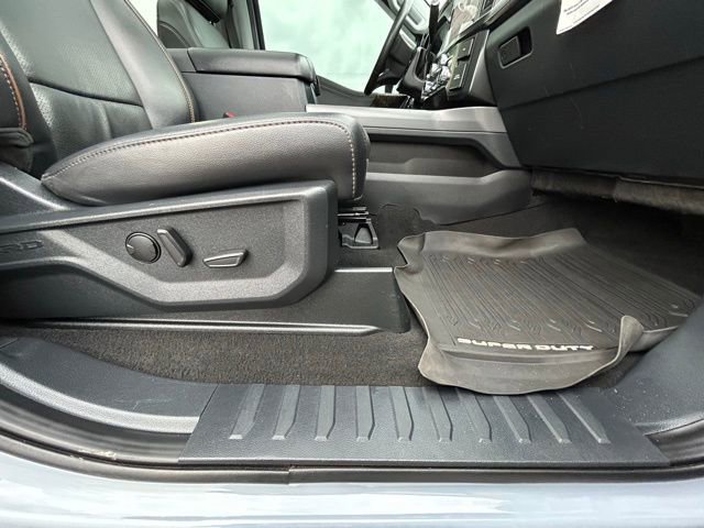 Used 2025 Ford F350 Lariat w/ Black Appearance Package image 43