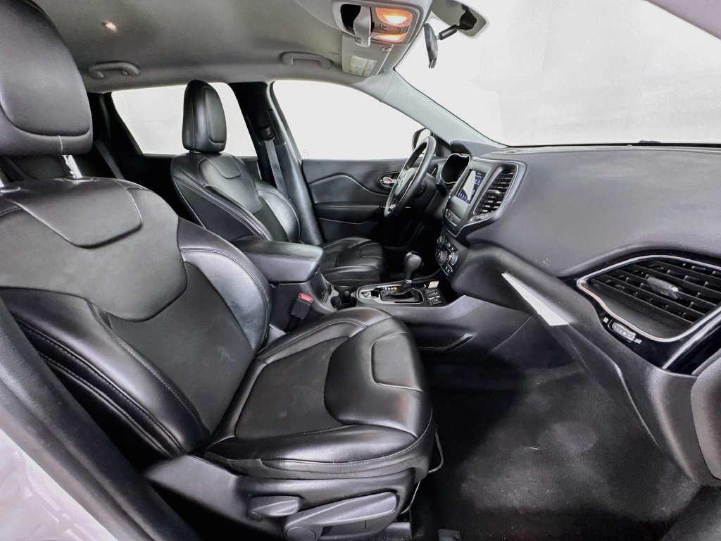 Used 2020 Jeep Cherokee Latitude Plus FWD image 34
