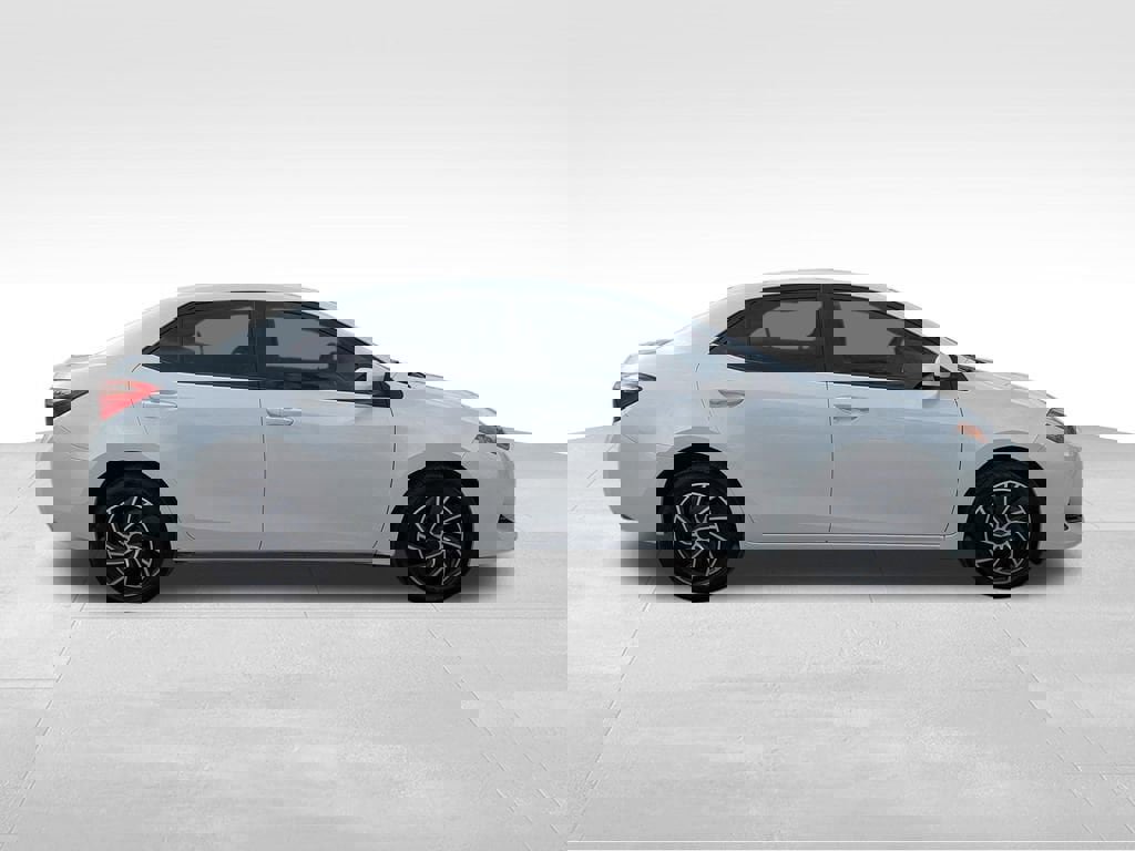 Used 2018 Toyota Corolla LE image 3