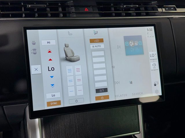 Used 2025 Land Rover Range Rover SE image 19